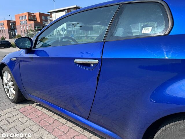 Альфа Ромео Brera 2006 у Європі на Automoto.ua Альфа Ромео Brera, об'ємом двигуна 2.2 л та пробігом 210 тис. км за 4310 $, фото 6 на Automoto.ua