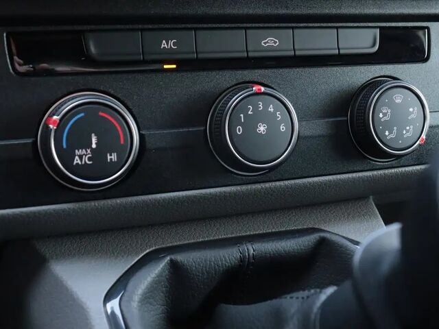 Фольксваген T6.1 Transporter 2024 в Европе на Automoto.ua Серый Фольксваген T6.1 Transporter, объемом двигателя 1.97 л и пробегом 41 тыс. км за 47890 $, фото 12 на Automoto.ua