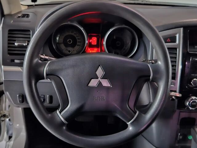 Міцубісі Монтеро 2016 у Європі на Automoto.ua Білий Міцубісі Монтеро, об'ємом двигуна 0 л та пробігом 87 тис. км за 25615 $, фото 11 на Automoto.ua