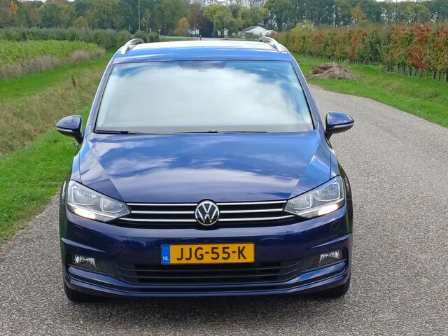 Фольксваген Туран 2020 в Европе на Automoto.ua Синий Фольксваген Туран, объемом двигателя 1.5 л и пробегом 110 тыс. км за 29104 $, фото 3 на Automoto.ua