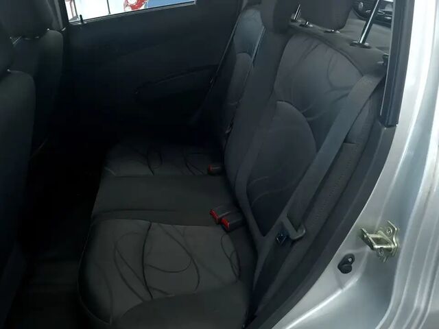 Шевроле Спарк 2010 в Европе на Automoto.ua Серебряный Шевроле Спарк, объемом двигателя 1 л и пробегом 87 тыс. км за 3798 $, фото 13 на Automoto.ua