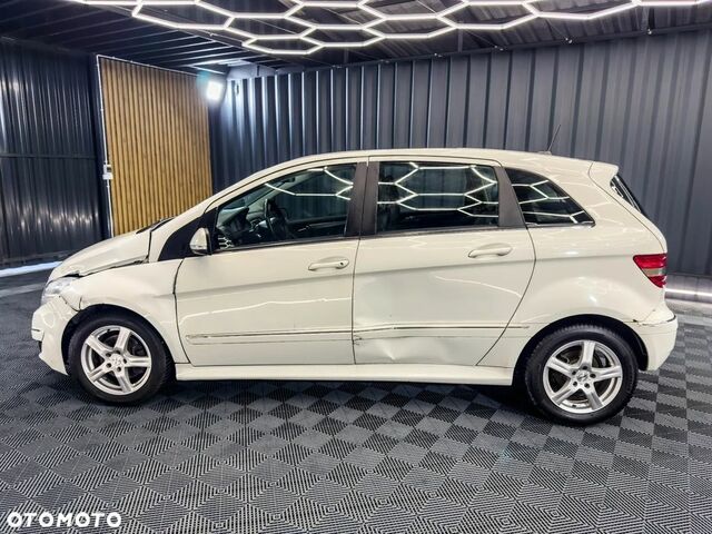 Мерседес Б-класс 2010 в Европе на Automoto.ua Белый Мерседес Б-класс, объемом двигателя 1 л и пробегом 242 тыс. км за 2640 $, фото 9 на Automoto.ua