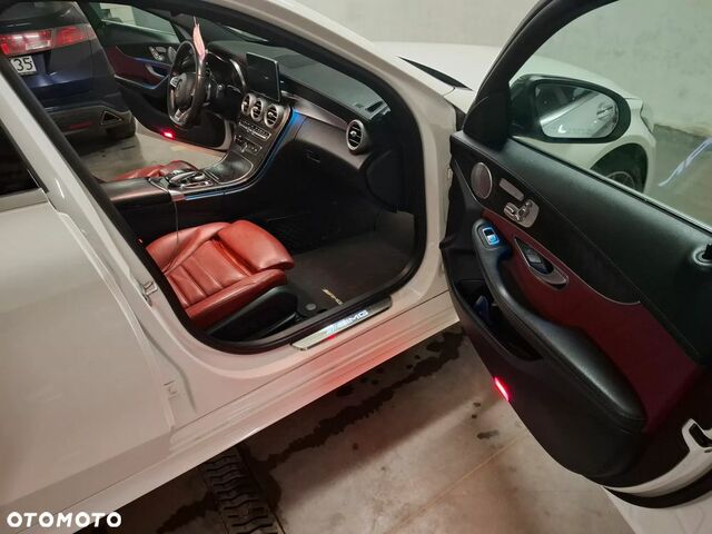 Мерседес Ц-Класс 2015 в Европе на Automoto.ua Белый Мерседес Ц-Класс, объемом двигателя 3 л и пробегом 191 тыс. км за 88900 $, фото 15 на Automoto.ua