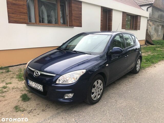 Хендай i30, объемом двигателя 1.98 л и пробегом 211 тыс. км за 3132 $, фото 4 на Automoto.ua