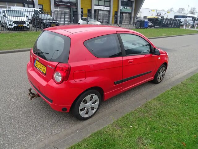 Шевроле Авео 2011 в Европе на Automoto.ua Красный Шевроле Авео, объемом двигателя 0 л и пробегом 277021 тыс. км за 1995 $, фото 4 на Automoto.ua