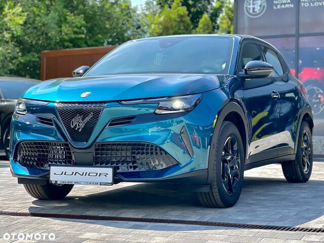 Альфа Ромео Джуниор 2025 в Европе на Automoto.ua Синий Альфа Ромео Джуниор, объемом двигателя 1 л и пробегом 2 тыс. км за 31453 $, фото 2 на Automoto.ua
