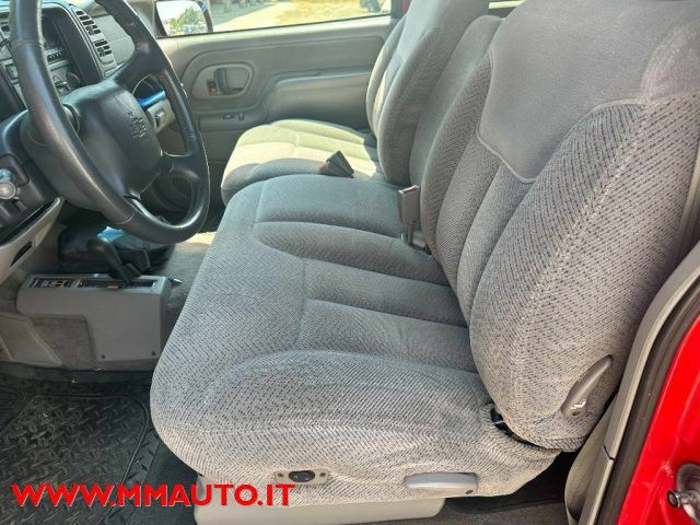 Шевроле Сильверадо 1998 в Европе на Automoto.ua Красный Шевроле Сильверадо, объемом двигателя 6.47 л и пробегом 181 тыс. км за 20652 $, фото 11 на Automoto.ua