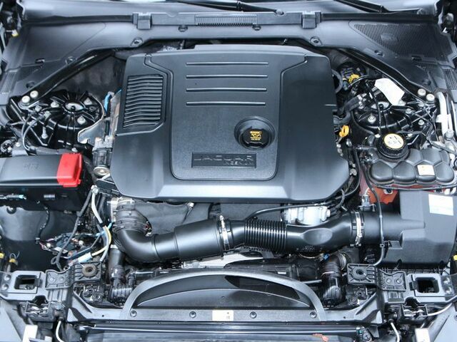 Чорний Ягуар XE, об'ємом двигуна 2 л та пробігом 81 тис. км за 29191 $, фото 27 на Automoto.ua