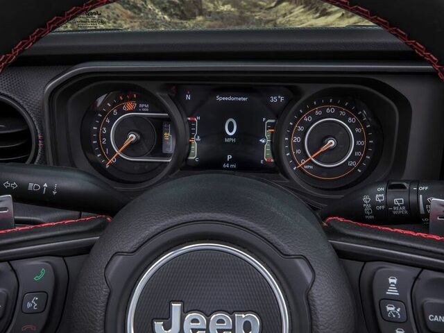Панель приборов нового Jeep Wrangler 2024
