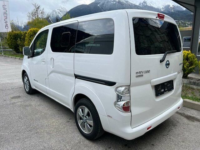 Белый Ниссан e-NV200, объемом двигателя 0 л и пробегом 16 тыс. км за 25796 $, фото 4 на Automoto.ua