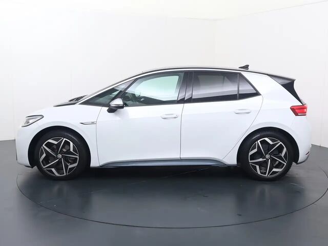 Фольксваген ID.3 2020 в Европе на Automoto.ua Белый Фольксваген ID.3, объемом двигателя 0 л и пробегом 74 тыс. км за 22715 $, фото 1 на Automoto.ua