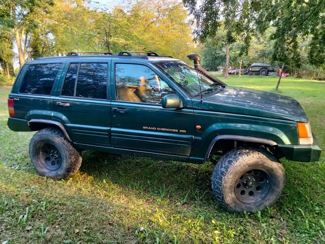 Джип Гранд Чероки 1996 в Европе на Automoto.ua Зеленый Джип Гранд Чероки, объемом двигателя 5.22 л и пробегом 170 тыс. км за 9895 $, фото 2 на Automoto.ua
