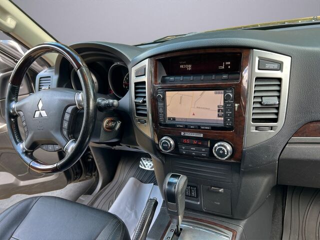 Міцубісі Паджеро 2016 у Європі на Automoto.ua Чорний Міцубісі Паджеро, об'ємом двигуна 3.2 л та пробігом 175 тис. км за 29117 $, фото 13 на Automoto.ua