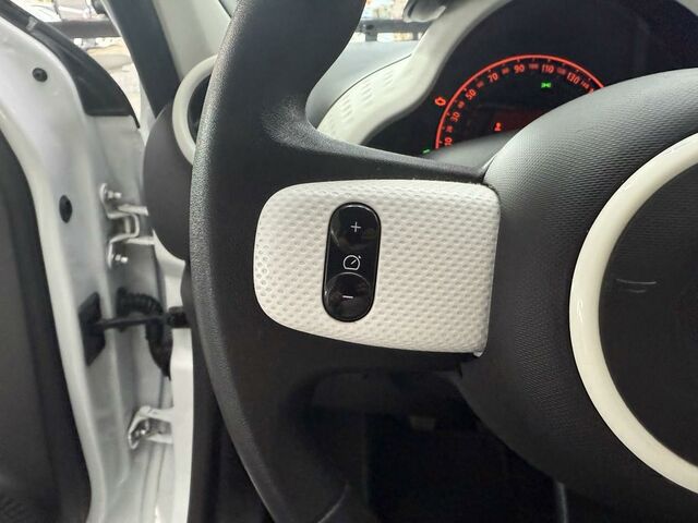 Рено Твинго 2020 в Европе на Automoto.ua Рено Твинго, объемом двигателя 1 л и пробегом 85 тыс. км за 7890 $, фото 5 на Automoto.ua