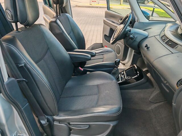 Рено Гранд Эспейс 2012 в Европе на Automoto.ua Серебряный Рено Гранд Эспейс, объемом двигателя 2 л и пробегом 257 тыс. км за 4590 $, фото 10 на Automoto.ua