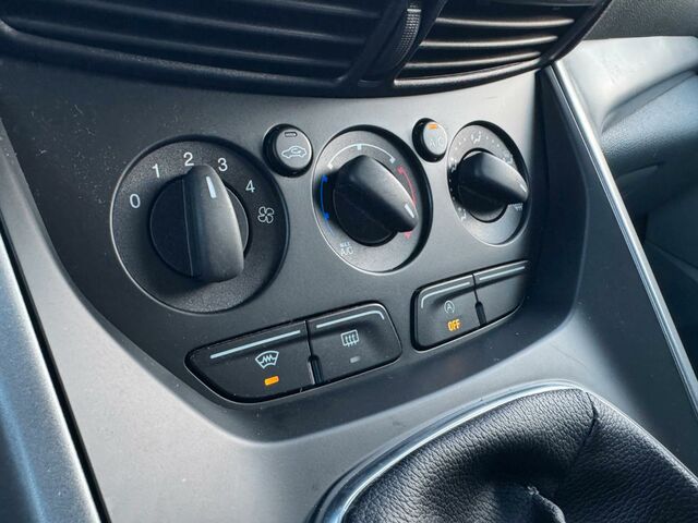 Форд Сі-Макс 2015 у Європі на Automoto.ua Білий Форд Сі-Макс, об'ємом двигуна 1 л та пробігом 81 тис. км за 7990 $, фото 26 на Automoto.ua