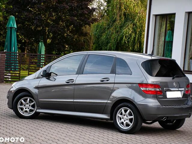 Мерседес Б-класс 2009 в Европе на Automoto.ua Серый Мерседес Б-класс, объемом двигателя 1 л и пробегом 219 тыс. км за 4819 $, фото 23 на Automoto.ua