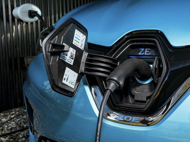 Время зарядки электрокара Renault Zoe 2022