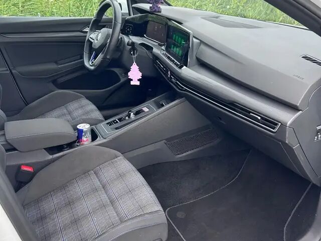 Фольксваген Golf GTE 2020 в Европе на Automoto.ua Белый Фольксваген Golf GTE, объемом двигателя 1.4 л и пробегом 44 тыс. км за 31469 $, фото 10 на Automoto.ua