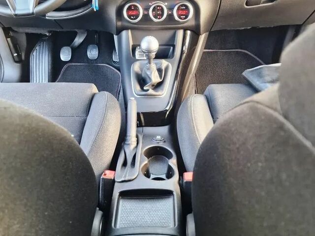 Альфа Ромео Джульетта 2011 в Европе на Automoto.ua Черный Альфа Ромео Джульетта, объемом двигателя 1 л и пробегом 204 тыс. км за 5545 $, фото 36 на Automoto.ua