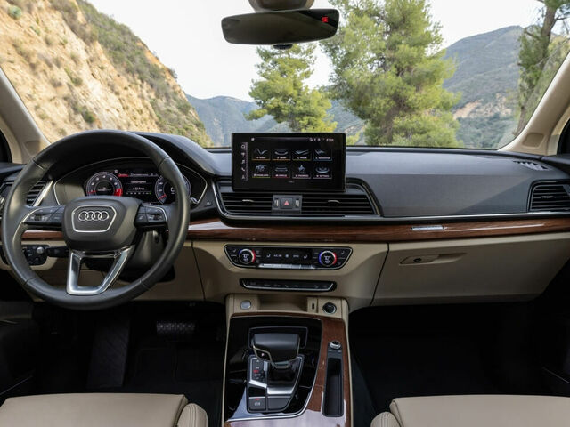 Фотографии салона обновленного внедорожника Audi Q5 2022