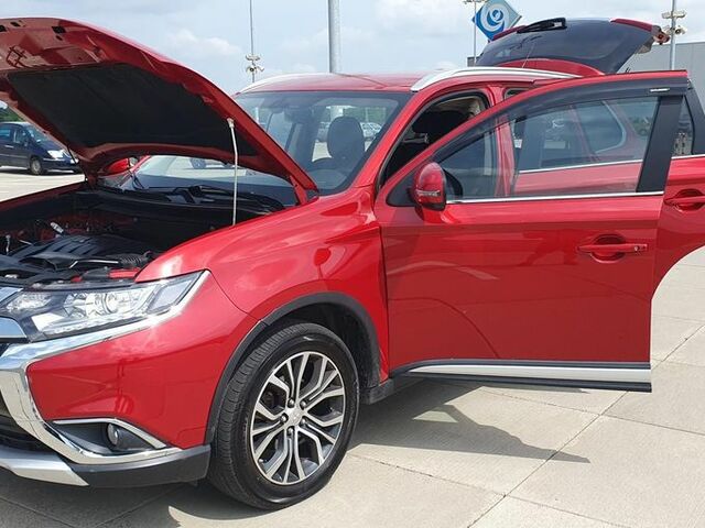 Мицубиси Аутлендер 2016 в Европе на Automoto.ua Мицубиси Аутлендер, объемом двигателя 2.27 л и пробегом 141 тыс. км за 74000 $, фото 31 на Automoto.ua