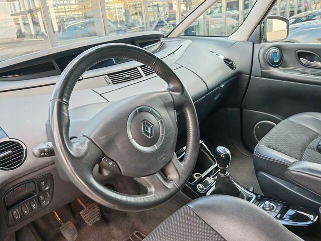 Рено Гранд Эспейс 2012 в Европе на Automoto.ua Серебряный Рено Гранд Эспейс, объемом двигателя 2 л и пробегом 257 тыс. км за 4590 $, фото 6 на Automoto.ua