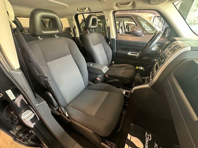 Джип Патриот 2009 в Европе на Automoto.ua Черный Джип Патриот, объемом двигателя 1.97 л и пробегом 230 тыс. км за 5500 $, фото 14 на Automoto.ua