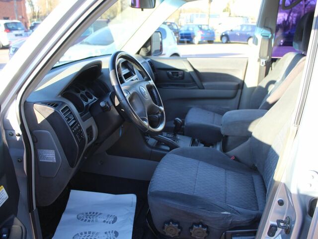 Міцубісі Паджеро 2006 у Європі на Automoto.ua Срібний Міцубісі Паджеро, об'ємом двигуна 3.2 л та пробігом 161 тис. км за 8152 $, фото 11 на Automoto.ua