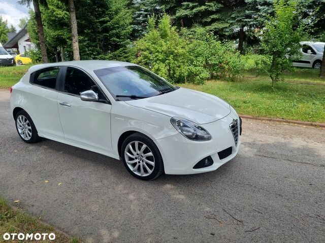 Альфа Ромео Giulietta 2012 у Європі на Automoto.ua Білий Альфа Ромео Giulietta, об'ємом двигуна 1 л та пробігом 197 тис. км за 6901 $, фото 6 на Automoto.ua