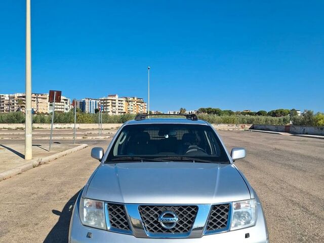 Ниссан Патфайндер 2007 в Европе на Automoto.ua Серебряный Ниссан Патфайндер, объемом двигателя 2.49 л и пробегом 250 тыс. км за 5490 $, фото 1 на Automoto.ua