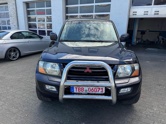 Міцубісі Паджеро 2002 у Європі на Automoto.ua Синій Міцубісі Паджеро, об'ємом двигуна 3.2 л та пробігом 207 тис. км за 5726 $, фото 1 на Automoto.ua