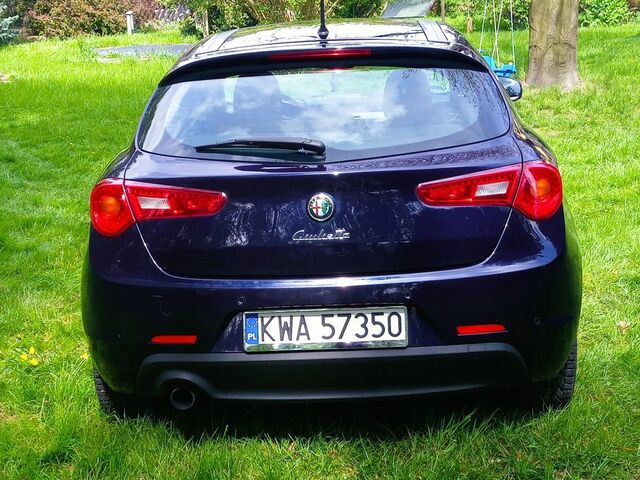 Альфа Ромео Giulietta, об'ємом двигуна 1.37 л та пробігом 147 тис. км за 7106 $, фото 8 на Automoto.ua