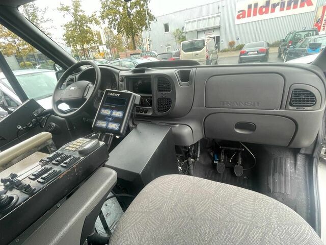 Серый Форд Транзит, объемом двигателя 2.4 л и пробегом 85 тыс. км за 9149 $, фото 7 на Automoto.ua