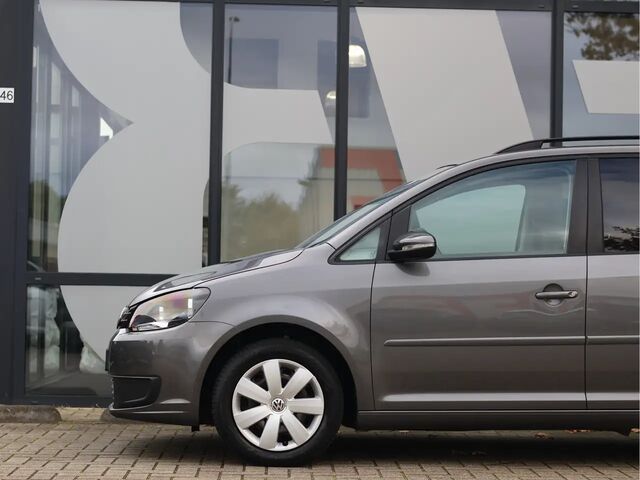 Фольксваген Туран 2013 у Європі на Automoto.ua Сірий Фольксваген Туран, об'ємом двигуна 1.39 л та пробігом 160 тис. км за 9270 $, фото 4 на Automoto.ua