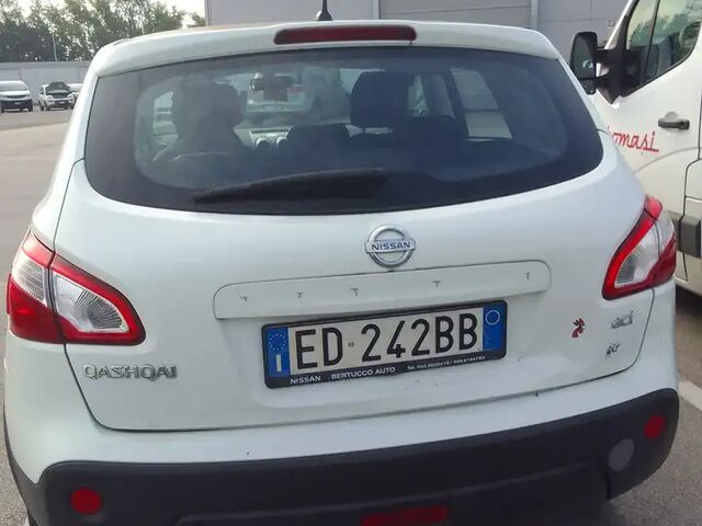 Ніссан Кашкай 2010 у Європі на Automoto.ua Білий Ніссан Кашкай, об'ємом двигуна 1.46 л та пробігом 304 тис. км за 3977 $, фото 1 на Automoto.ua