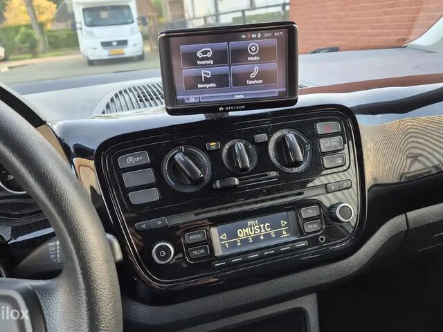 Фольксваген Ап 2013 у Європі на Automoto.ua Сірий Фольксваген Ап, об'ємом двигуна 1 л та пробігом 182 тис. км за 5250 $, фото 10 на Automoto.ua