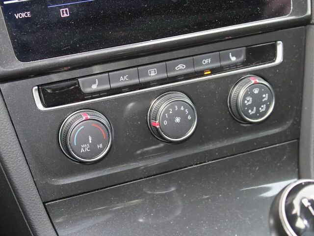 Фольксваген Гольф 2018 в Европе на Automoto.ua Белый Фольксваген Гольф, объемом двигателя 1 л и пробегом 93 тыс. км за 16297 $, фото 10 на Automoto.ua