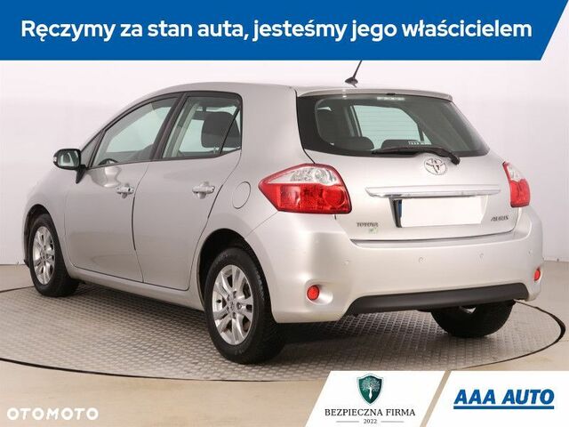 Тойота Аурис, объемом двигателя 1.36 л и пробегом 155 тыс. км за 5616 $, фото 4 на Automoto.ua