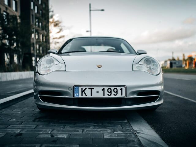 Сірий Порше 996, об'ємом двигуна 3.6 л та пробігом 106 тис. км за 29050 $, фото 2 на Automoto.ua