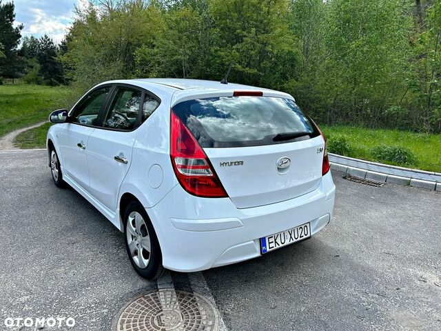 Хендай i30, объемом двигателя 1.4 л и пробегом 155 тыс. км за 4730 $, фото 6 на Automoto.ua