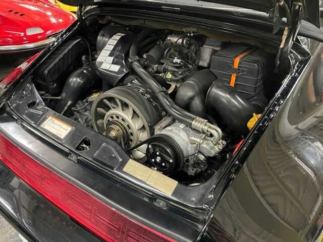 Чорний Порше 911, об'ємом двигуна 2.68 л та пробігом 69 тис. км за 80732 $, фото 11 на Automoto.ua