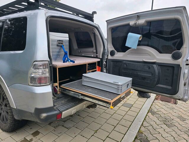 Мицубиси Паджеро 2007 в Европе на Automoto.ua Серый Мицубиси Паджеро, объемом двигателя 0 л и пробегом 279 тыс. км за 13900 $, фото 8 на Automoto.ua