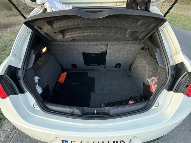 Альфа Ромео Giulietta 2013 у Європі на Automoto.ua Білий Альфа Ромео Giulietta, об'ємом двигуна 1 л та пробігом 132 тис. км за 9323 $, фото 6 на Automoto.ua