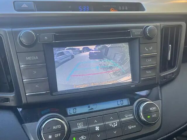 Тойота РАВ 4 2015 в Европе на Automoto.ua Тойота РАВ 4, объемом двигателя 2.23 л и пробегом 180 тыс. км за 12679 $, фото 7 на Automoto.ua