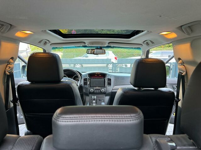 Міцубісі Паджеро 2014 у Європі на Automoto.ua Чорний Міцубісі Паджеро, об'ємом двигуна 3.2 л та пробігом 189 тис. км за 21650 $, фото 8 на Automoto.ua