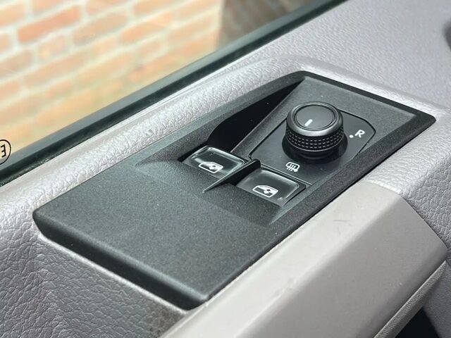 Фольксваген Крафтер 2021 в Европе на Automoto.ua Черный Фольксваген Крафтер, объемом двигателя 1.97 л и пробегом 51 тыс. км за 39894 $, фото 9 на Automoto.ua