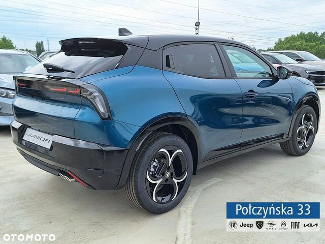 Альфа Ромео Джуниор 2025 в Европе на Automoto.ua Синий Альфа Ромео Джуниор, объемом двигателя 1 л и пробегом 7 тыс. км за 31693 $, фото 5 на Automoto.ua