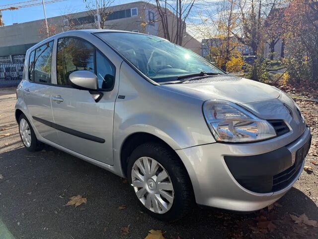 Рено Модус 2012 у Європі на Automoto.ua Срібний Рено Модус, об'ємом двигуна 1.15 л та пробігом 58 тис. км за 4076 $, фото 1 на Automoto.ua