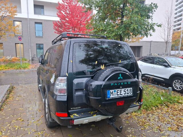 Мицубиси Паджеро 2010 в Европе на Automoto.ua Черный Мицубиси Паджеро, объемом двигателя 3.2 л и пробегом 331 тыс. км за 8300 $, фото 4 на Automoto.ua